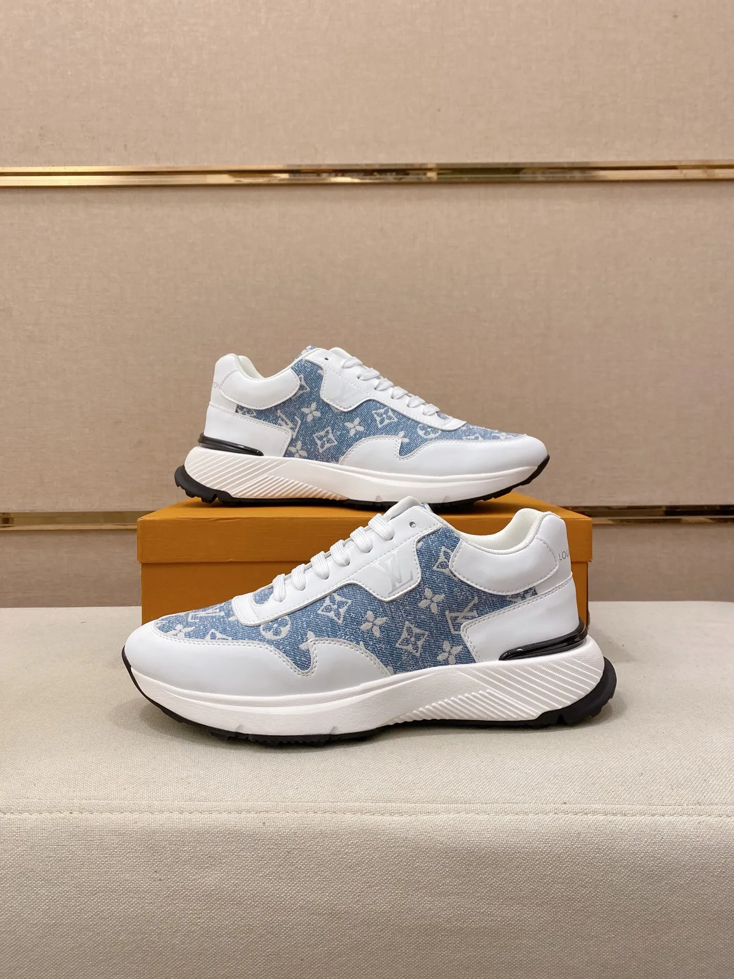 Men's shoes💰 462💰louis vuitton (Louis Vuitton/lv)🔍🔍The new counters are on sale at the same time. The uppers are imported from Italy. ⃣️Re-engraved🇮🇹💪💪, ⚠Sole: The original sole is specially provided by the original factory, the exclusive movable molded sole is super comfortable, ⚠Original and single goods 🔍high quality, you can enter and leave the counter at will, welcome to compare⚠. Code number: 38-44 (45/customized, non-refundable)